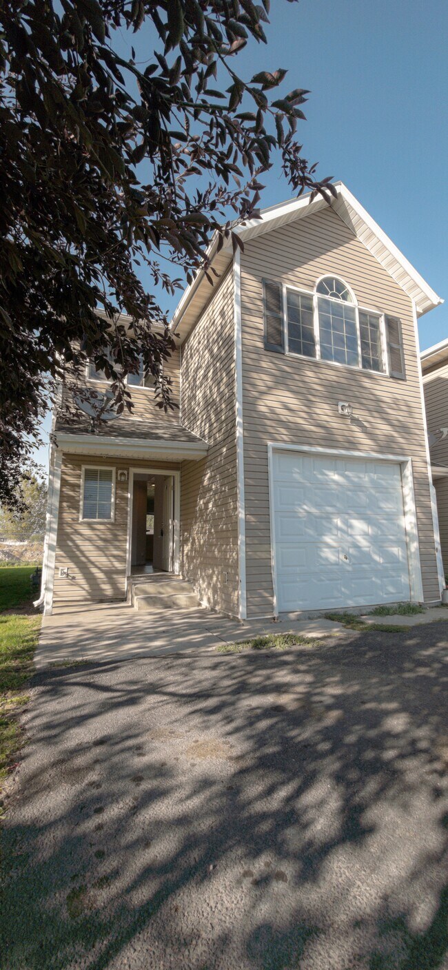 Building Photo - 3565 E Deloy Dr