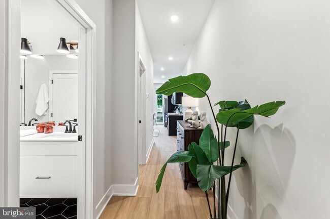 Foto del edificio - 6910 Ridge Ave