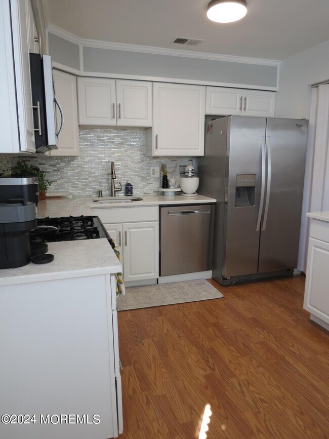 Building Photo - 6 Holmes Ct