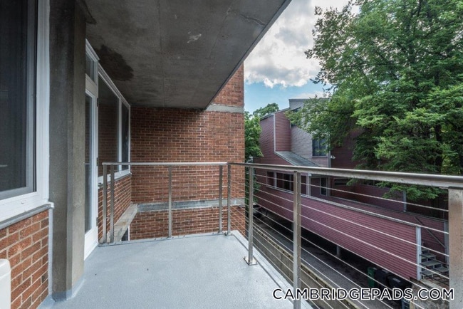 Building Photo - 334 Harvard St