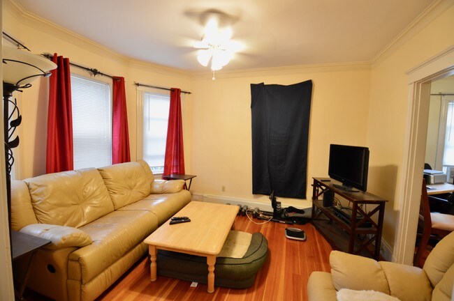 Foto del edificio - 43 Woodlawn St