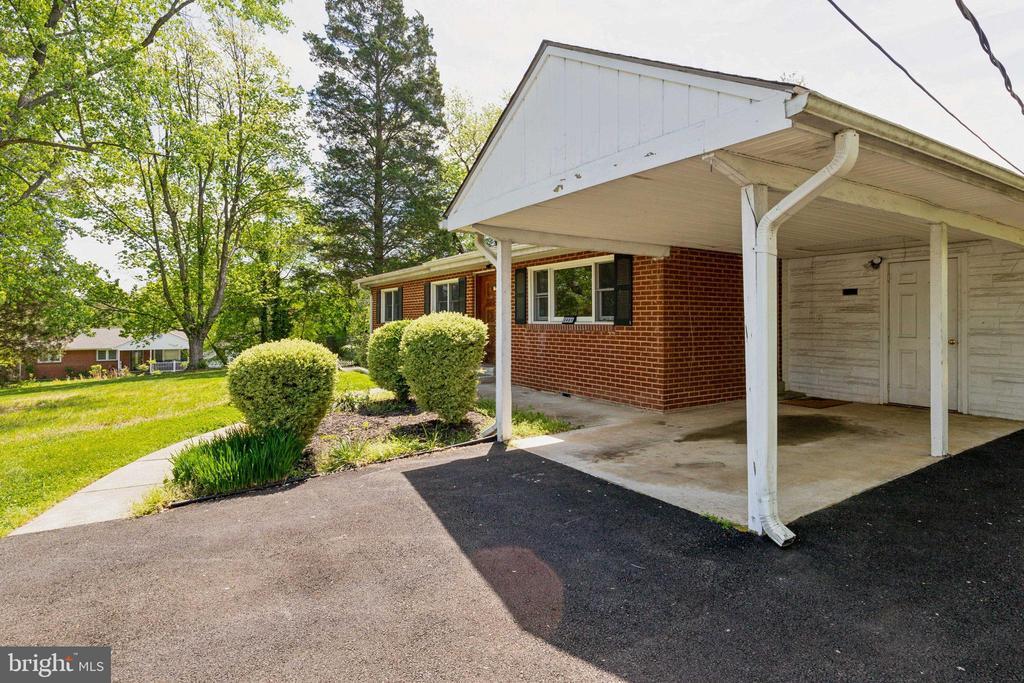 3401 Sunny View Dr, Alexandria, VA 22309 House Rental in Alexandria