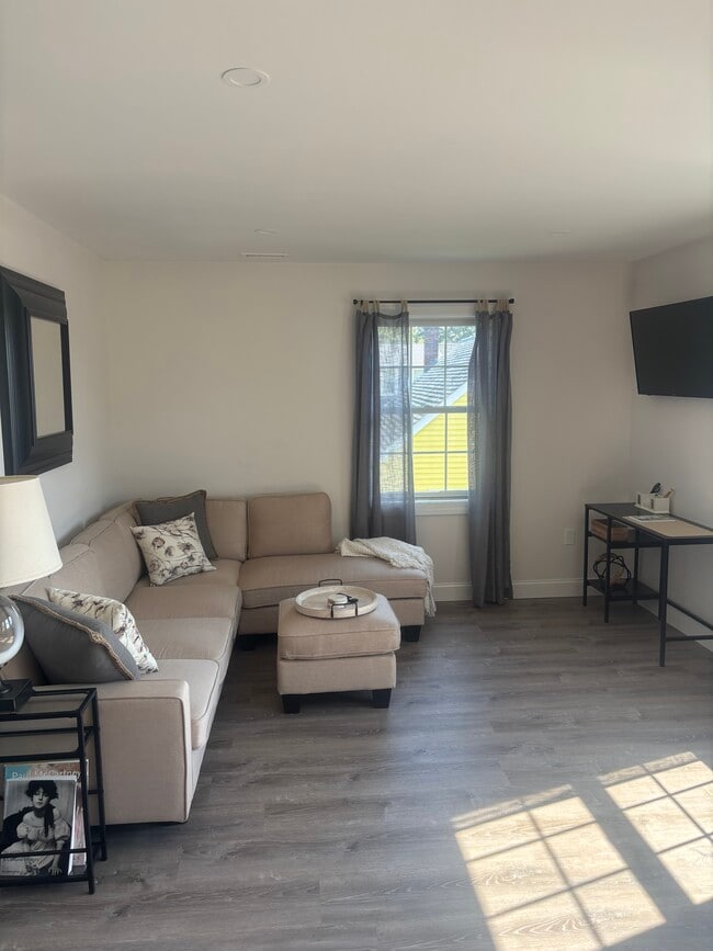 Building Photo - 16 Overlook Ave