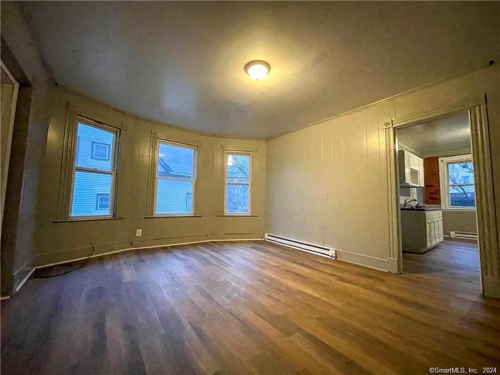 25 Laurel St Unit 2, Waterbury, CT 06702 Room for Rent in Waterbury