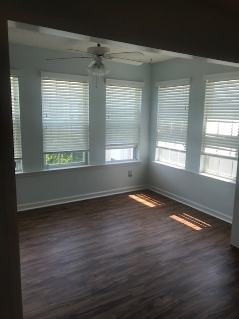 Foto del edificio - 8562 Hopkins Cir