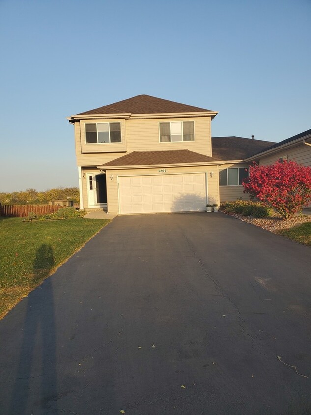 Foto principal - 1204 Riverview Dr
