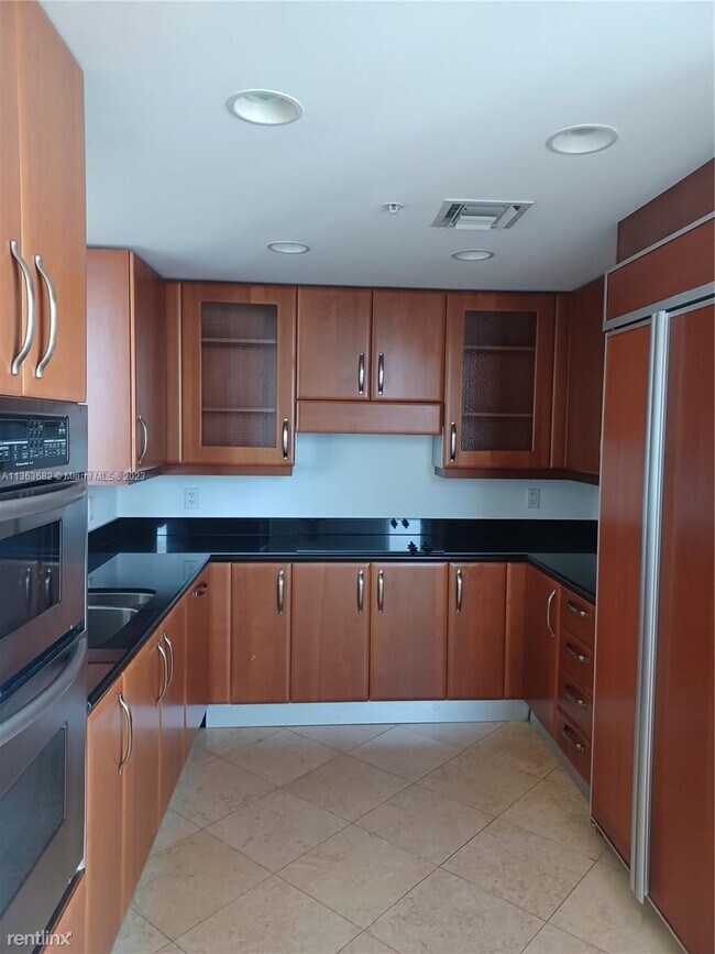 Foto del edificio - 2 br, 2.5 bath Condo - 19400 Turnberry Way...
