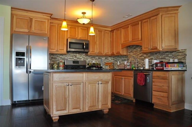 Kitchen - 235 N Whittaker St