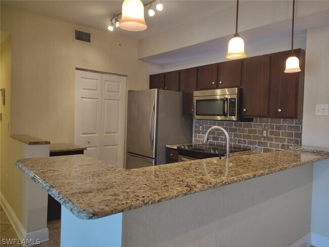 Building Photo - 6361 Aragon Way