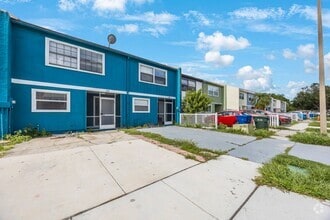 Building Photo - 2820 S Pines Dr