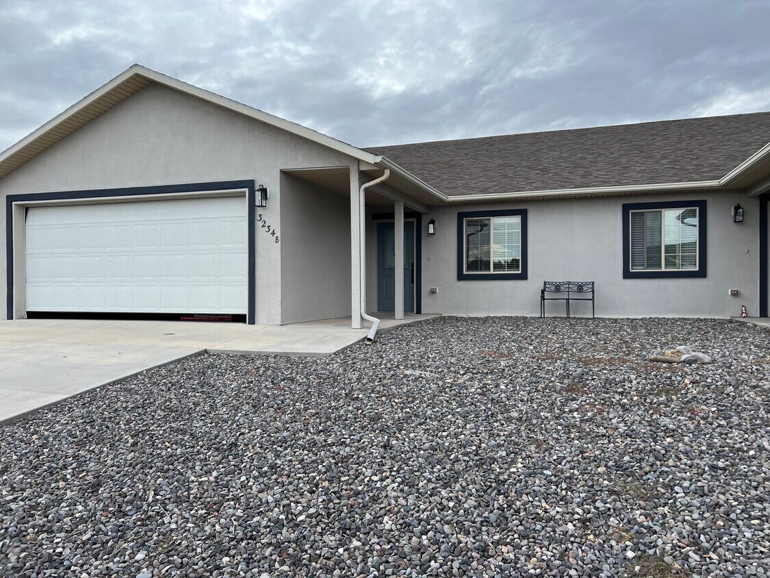 Foto principal - 3234 Meadows Pkwy