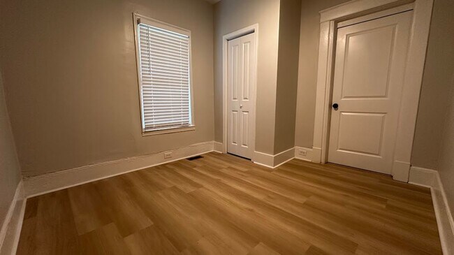 Building Photo - 3 bed 2 bath in Atlanta!