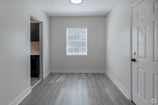 1BR, 1BA - 980SF - Dining Room - Avner Holdings