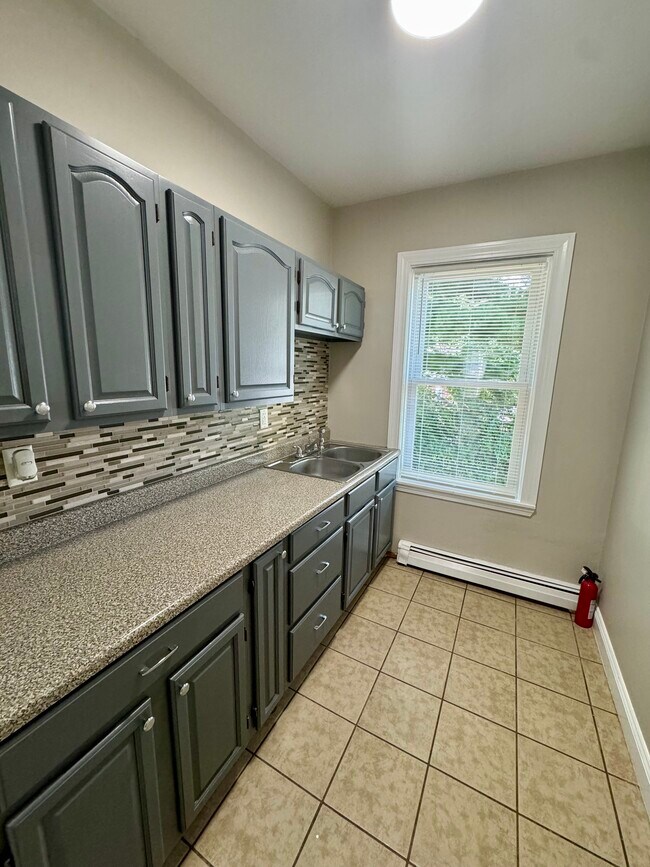 Kitchen - 88 Berkshire St