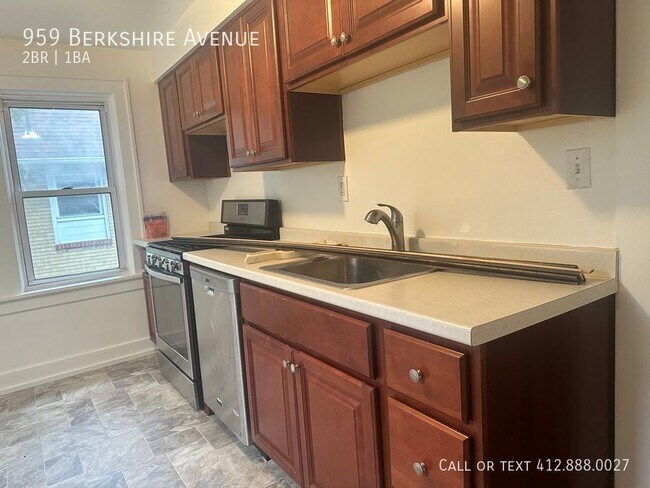 Building Photo - 2 bedroom 1 bath apartment