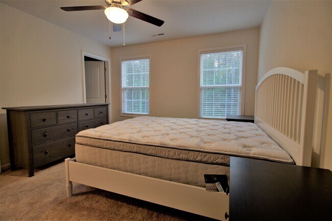 Foto del edificio - Townes at Holly Ridge Townhome- 2 Bed, 2.5...