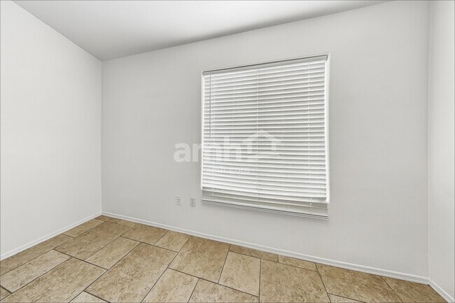 Foto del edificio - 1350 S Greenfield Rd