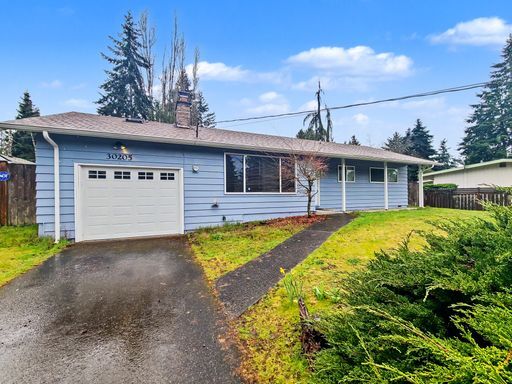Building Photo - AVAILABLE NOW! Spacious 3 Bedroom Home with Modern Finishes and Bonus Loft
