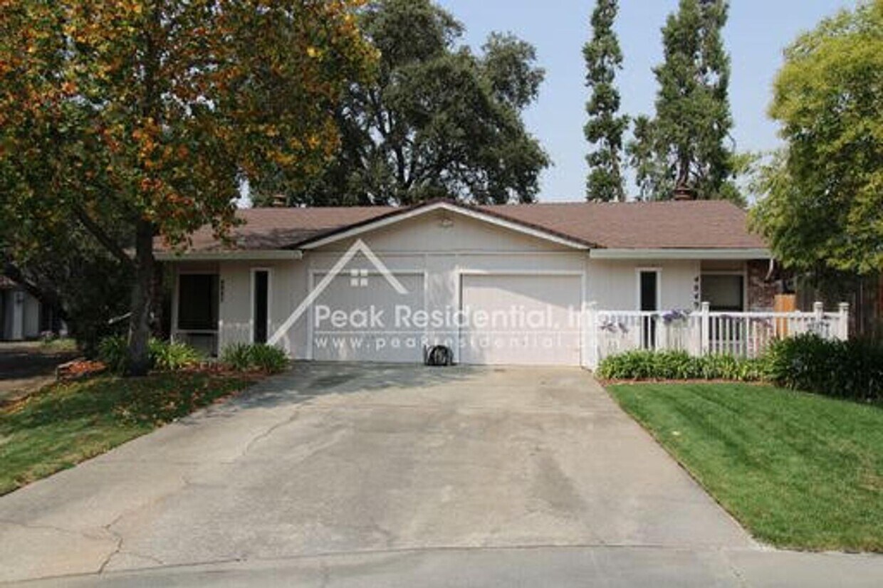 Foto principal - 2bd/1ba Duplex with 2 Car Garage- Minutes ...