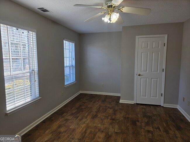 Building Photo - 102 Towne Pk Dr