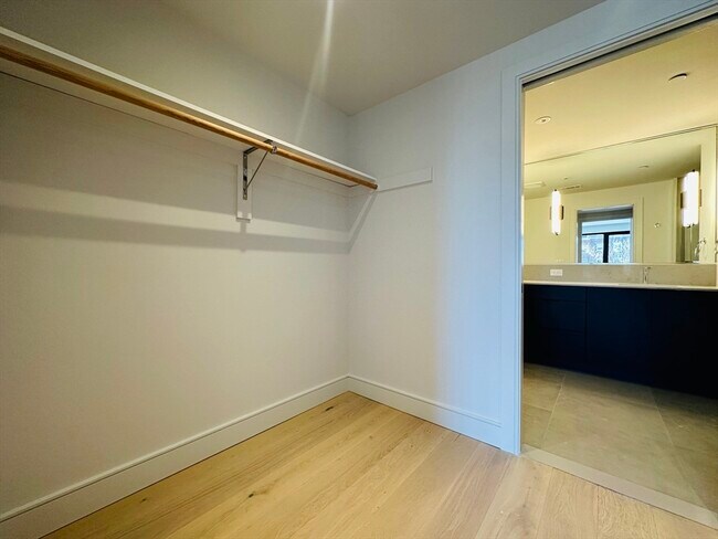 Foto del edificio - 1 Nevins Hl Wy