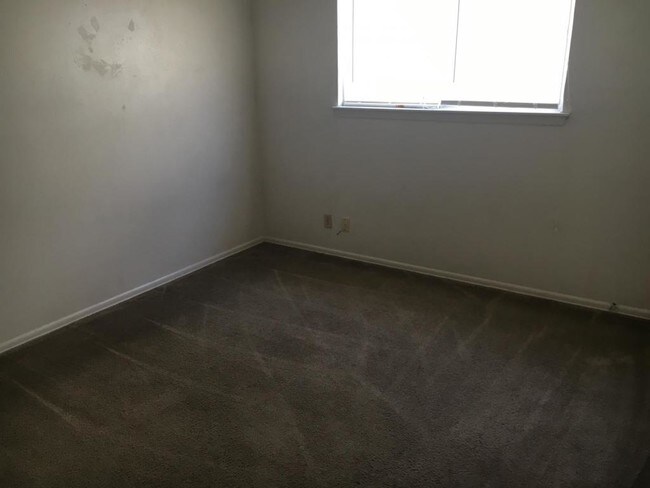Building Photo - 6826 Twin Lake Dr