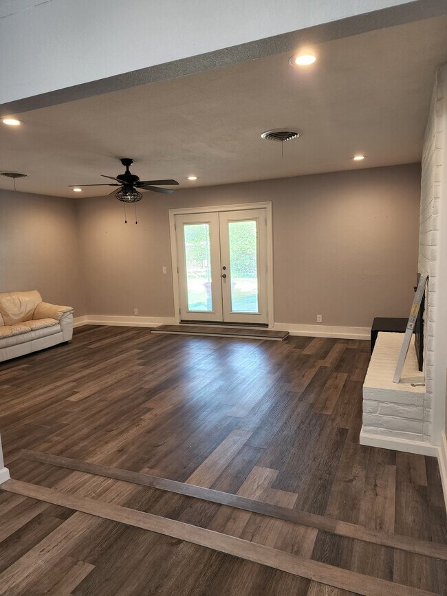 Sala de estar - 3324 Arlington St