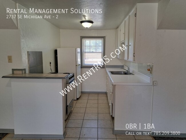 Building Photo - 2737 SE Michigan Ave