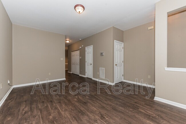 Building Photo - 1285 E Woodlawn Rd
