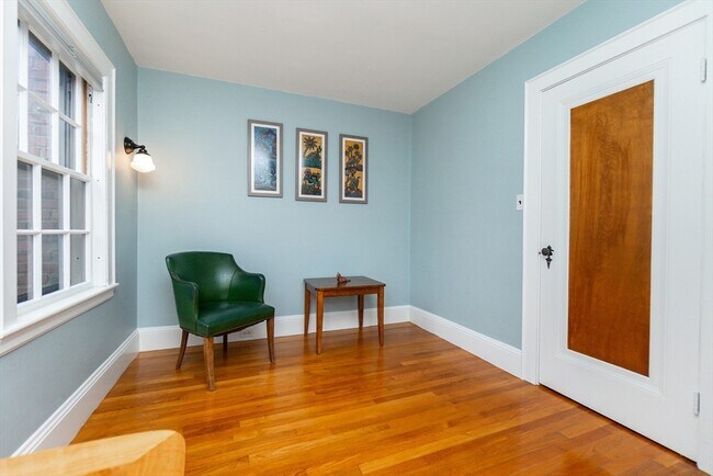 Foto del edificio - 93 Churchill Ave