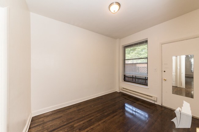 Building Photo - 2131 W Giddings St