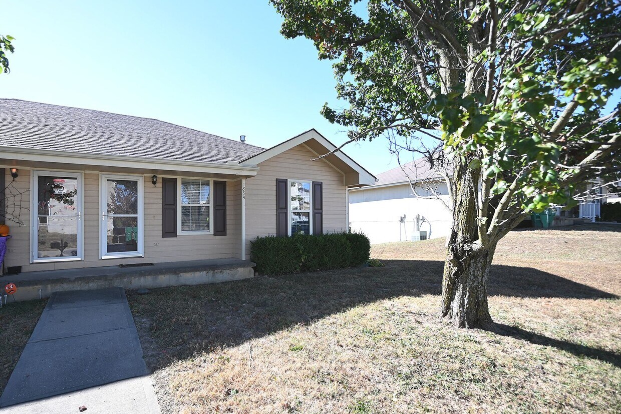 1859 Wilkerson St Unit 1859 Wilkerson, Platte City, MO 64079 Room for Rent in Platte City, MO