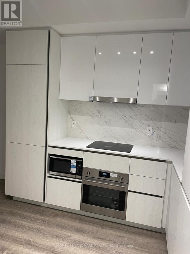 Photo du bâtiment - 8 Interchange Wy