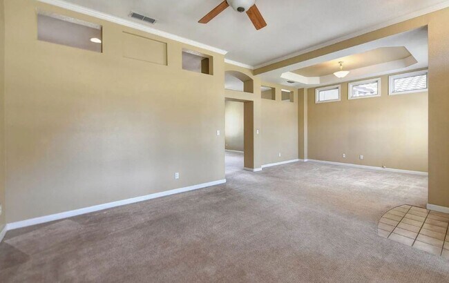 Foto del edificio - Spectacular 4/2 Elk Grove w/Salt Water Pool!  (PLEASE READ AD FOR SHOWING REQUIREMENTS)!