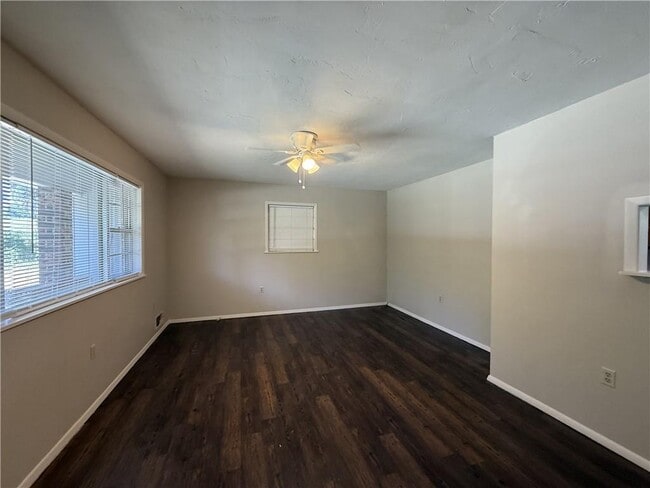 Building Photo - 209 Russell Dr