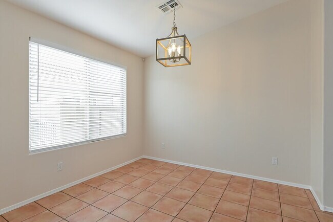 Building Photo - 422 W Tara Danette Dr