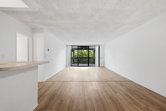Foto del edificio - 7742 Redlands St