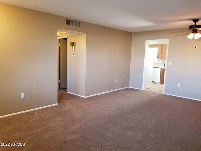 Building Photo - 13674 N Garden Ct Dr