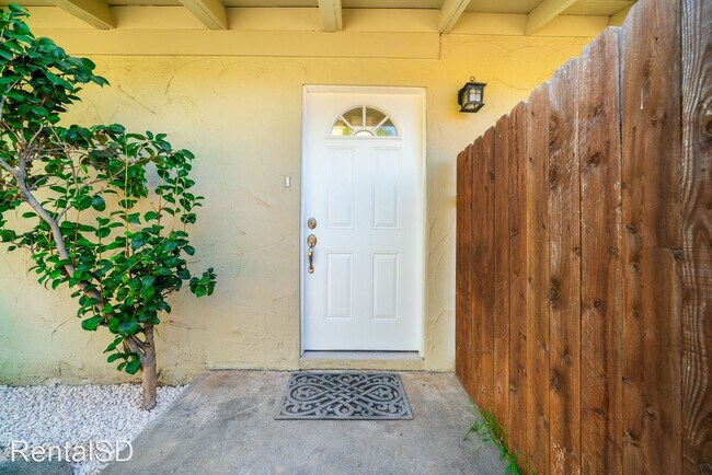Building Photo - 3 br, 2 bath House - 238 Lobelia Dr.