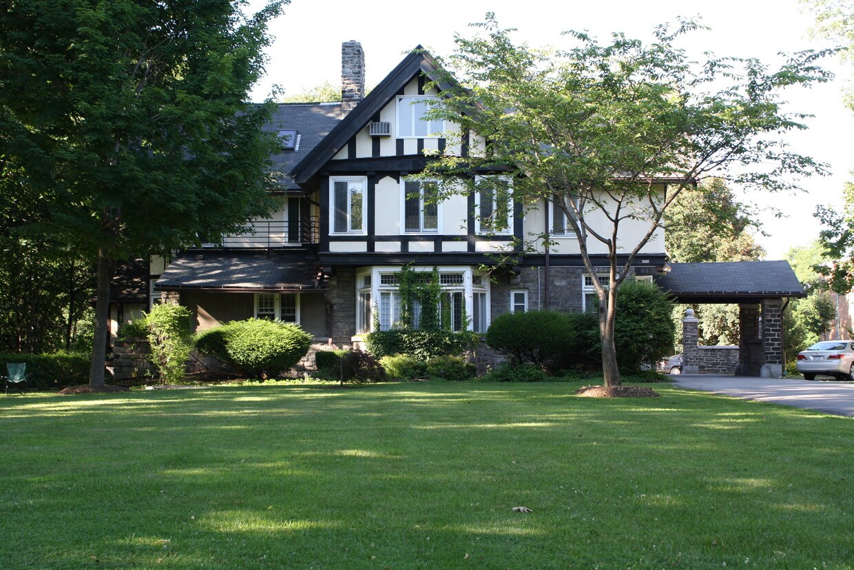 Foto principal - 950 East Ave
