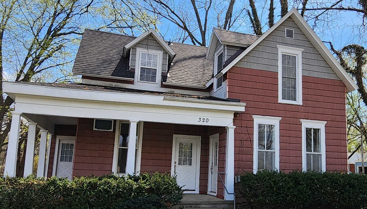 Primary Photo - 320 W Clinton St