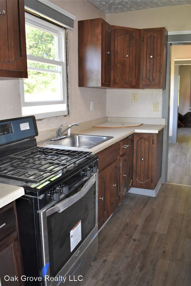 Foto del edificio - 3 br, 1 bath House - 380 McClure Ave