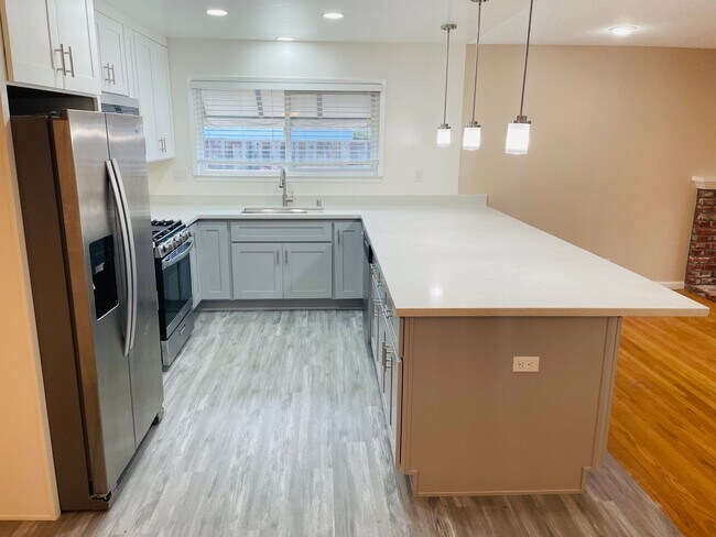 Foto del edificio - Beautiful 3bed/2ba house on Cul-de-sac. Great location with Cupertino Schools.