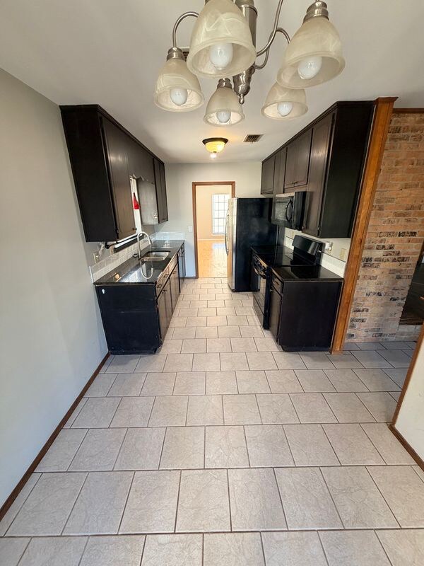 Building Photo - 406 Sheila Blvd