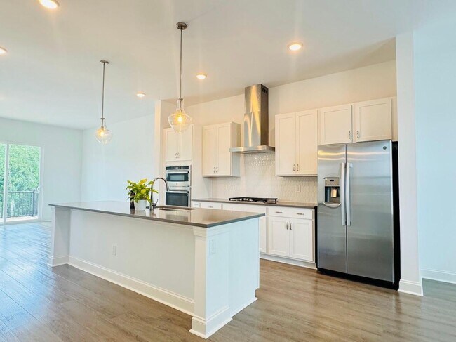 Foto del edificio - 4 Bedroom Townhome 2 Car garage - Wake Forest