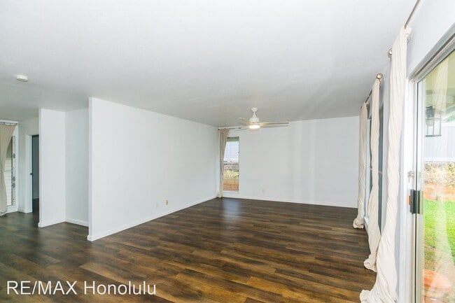 Building Photo - 3 br, 2 bath House - 94-590 Holaniku Street