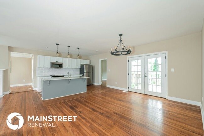 Building Photo - 129 McClean St