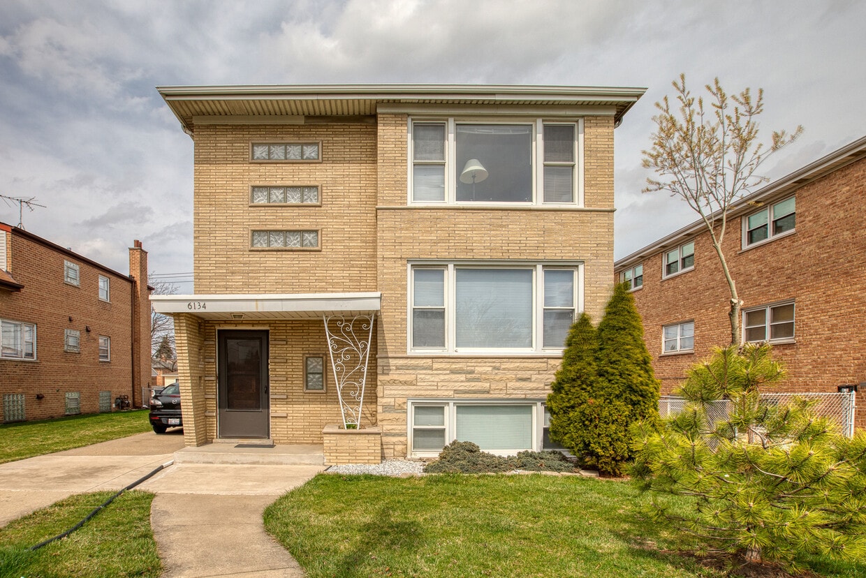 6134 W 79th St Unit B, Burbank, IL 60459 Condo for Rent in Burbank