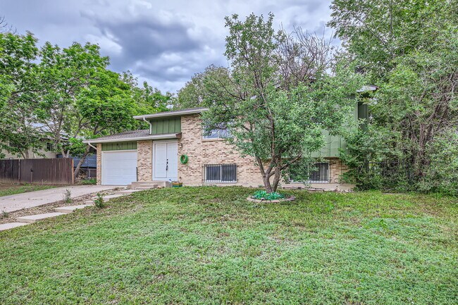 Photo - 605 Raemar Dr House