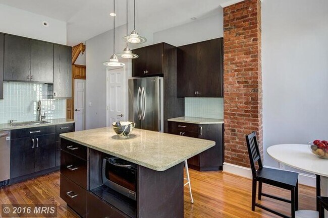 Foto del edificio - 642 E St NE